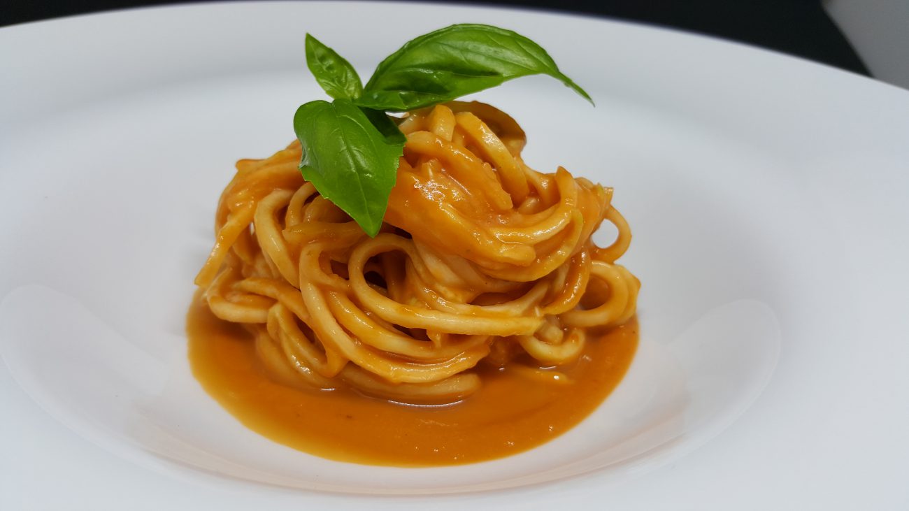 Spaghetti di Zucchine al Sugo di Pomodoro a Crudo
