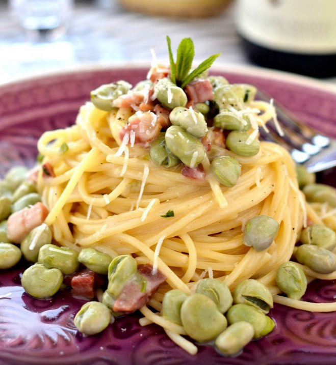 Spaghetti con fave, pecorino e pancetta | Cotto e Crudo - cottoecrudo.it